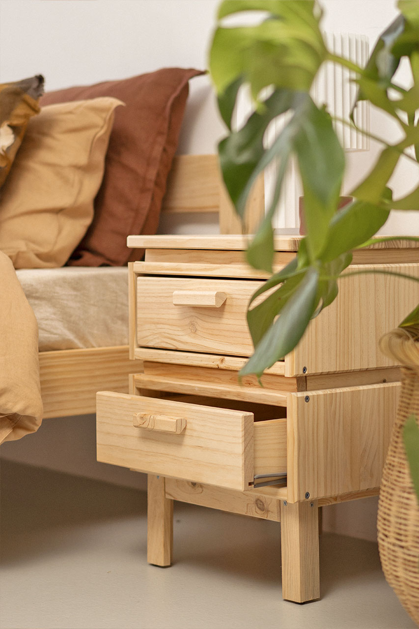 Imagen de ambiente 5 para:Mesita de noche con 2 cajones peque&ntilde;os